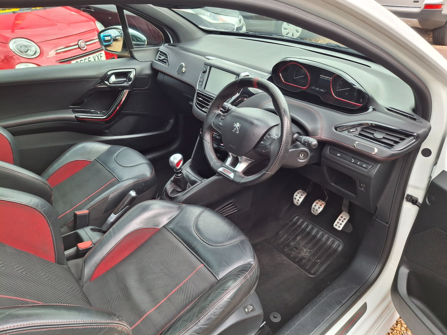 Used Peugeot 208 2015 for sale - 76351411: Photo 9