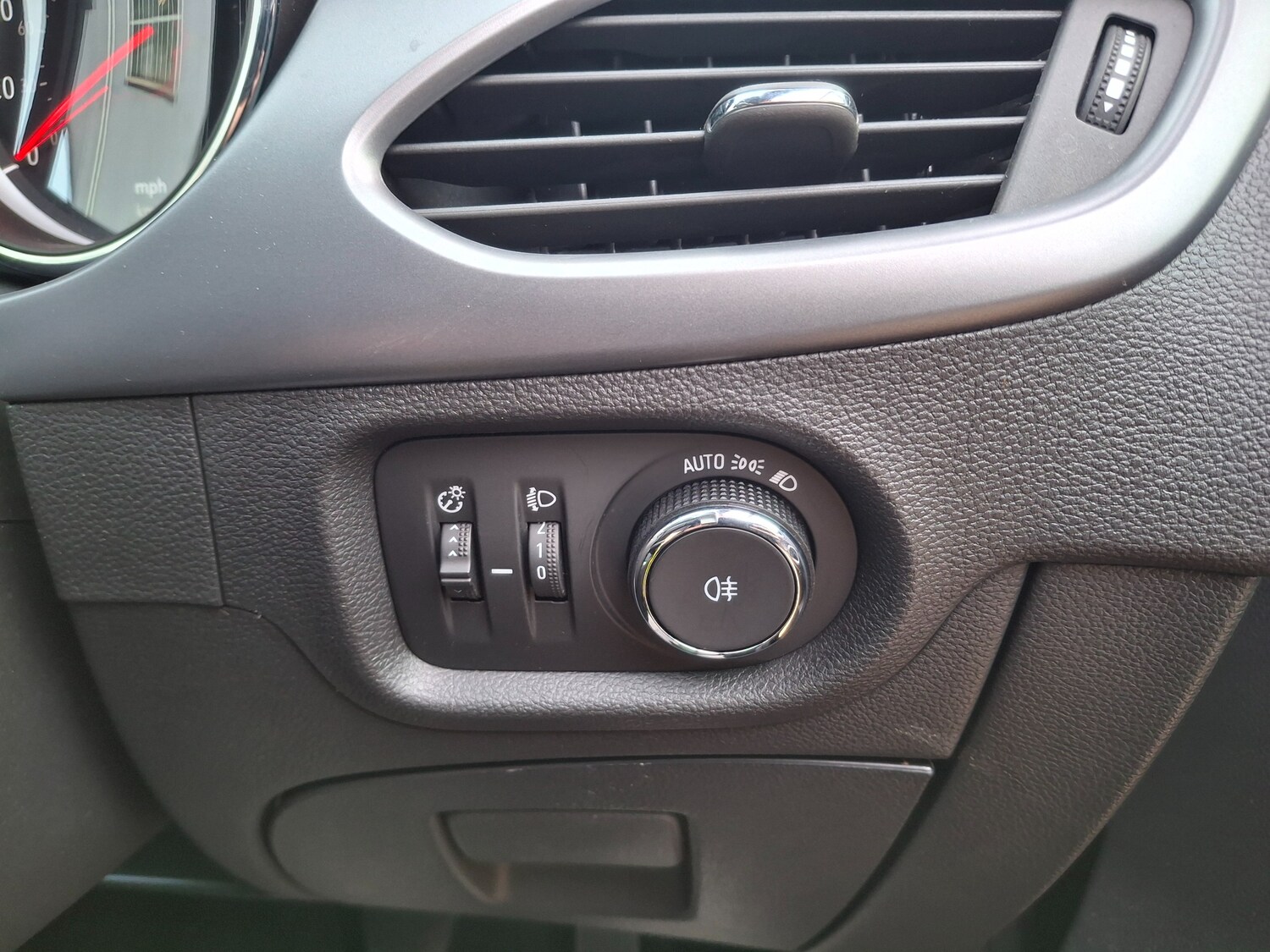 Used Vauxhall Astra 2017 for sale - 77764272: Photo 28