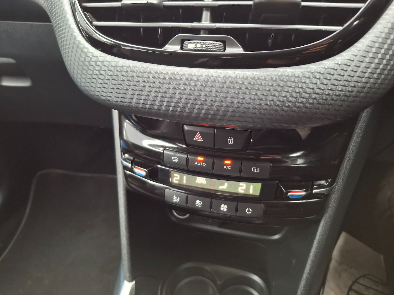 Used Peugeot 2008 2013 for sale - 76665372: Photo 21