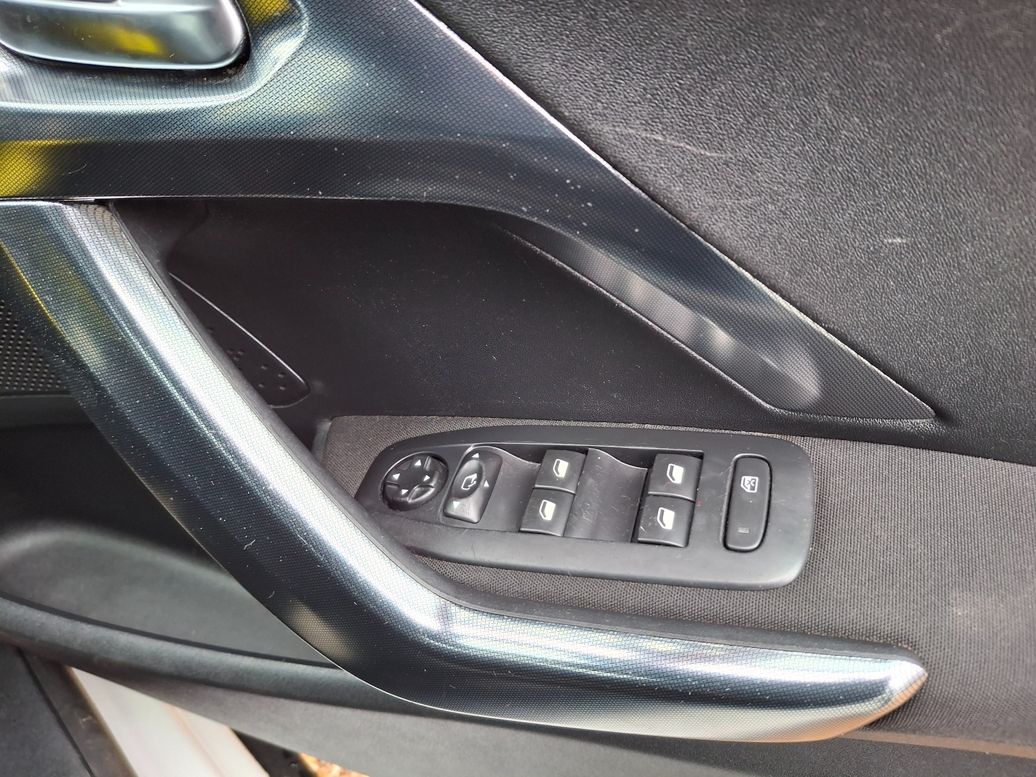 Used Peugeot 2008 2013 for sale - 76665372: Photo 29