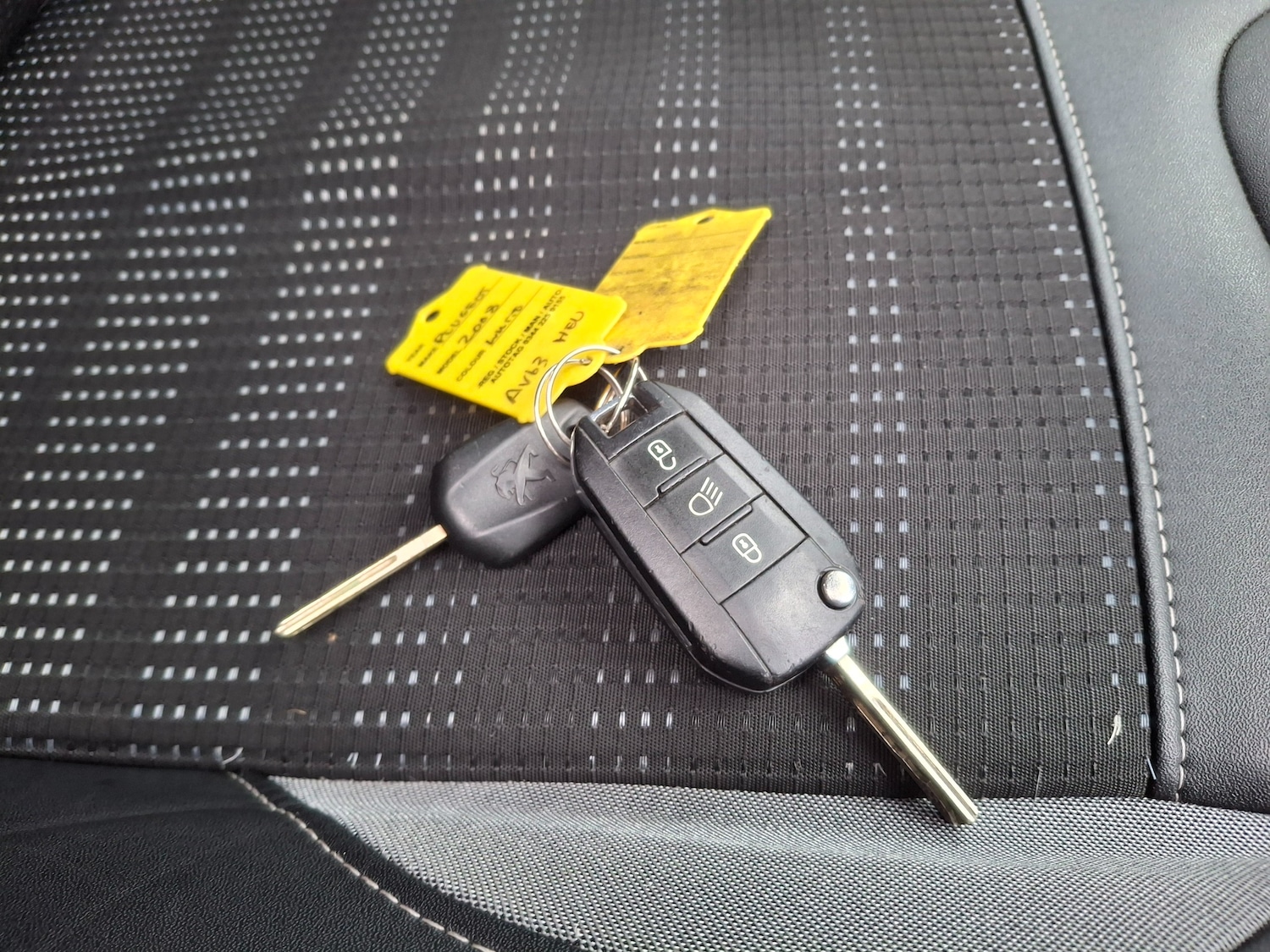 Used Peugeot 2008 2013 for sale - 76665372: Photo 33