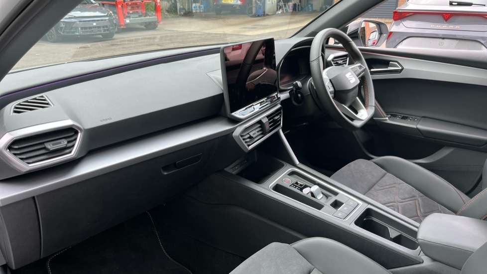 Used SEAT Leon 2025 for sale - 75537367: Photo 2