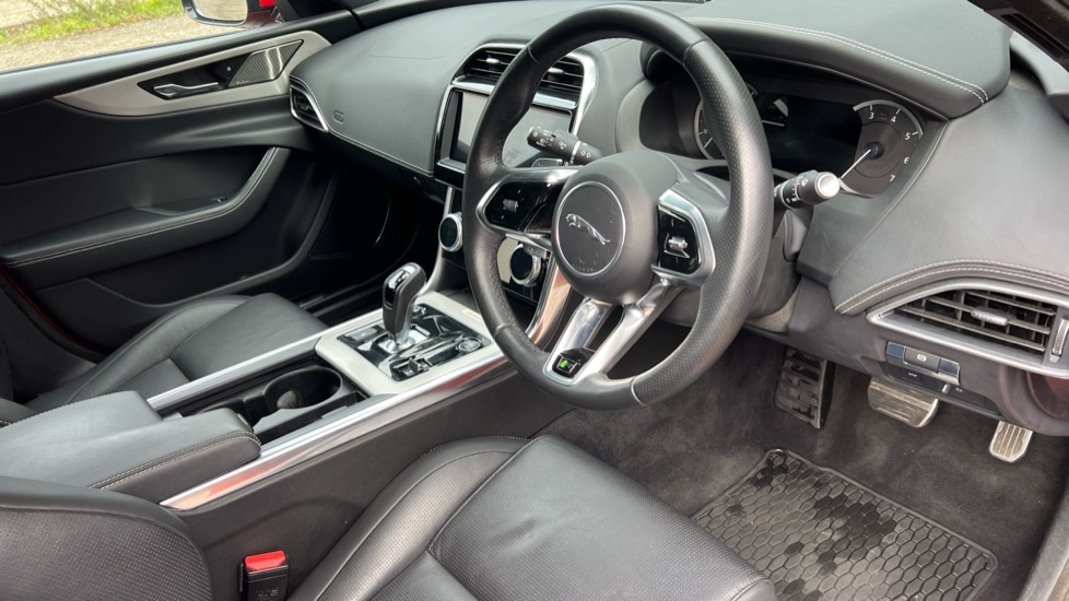 Used Jaguar XE 2023 for sale - 75943279: Photo 9