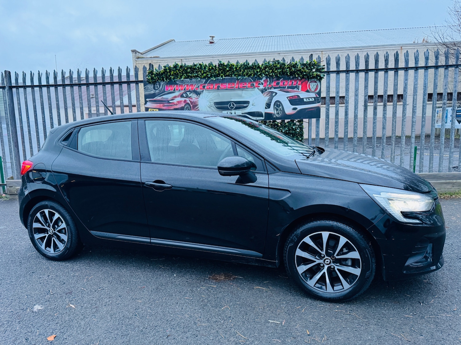 Used Renault Clio 2022 for sale - 77084302: Photo 2