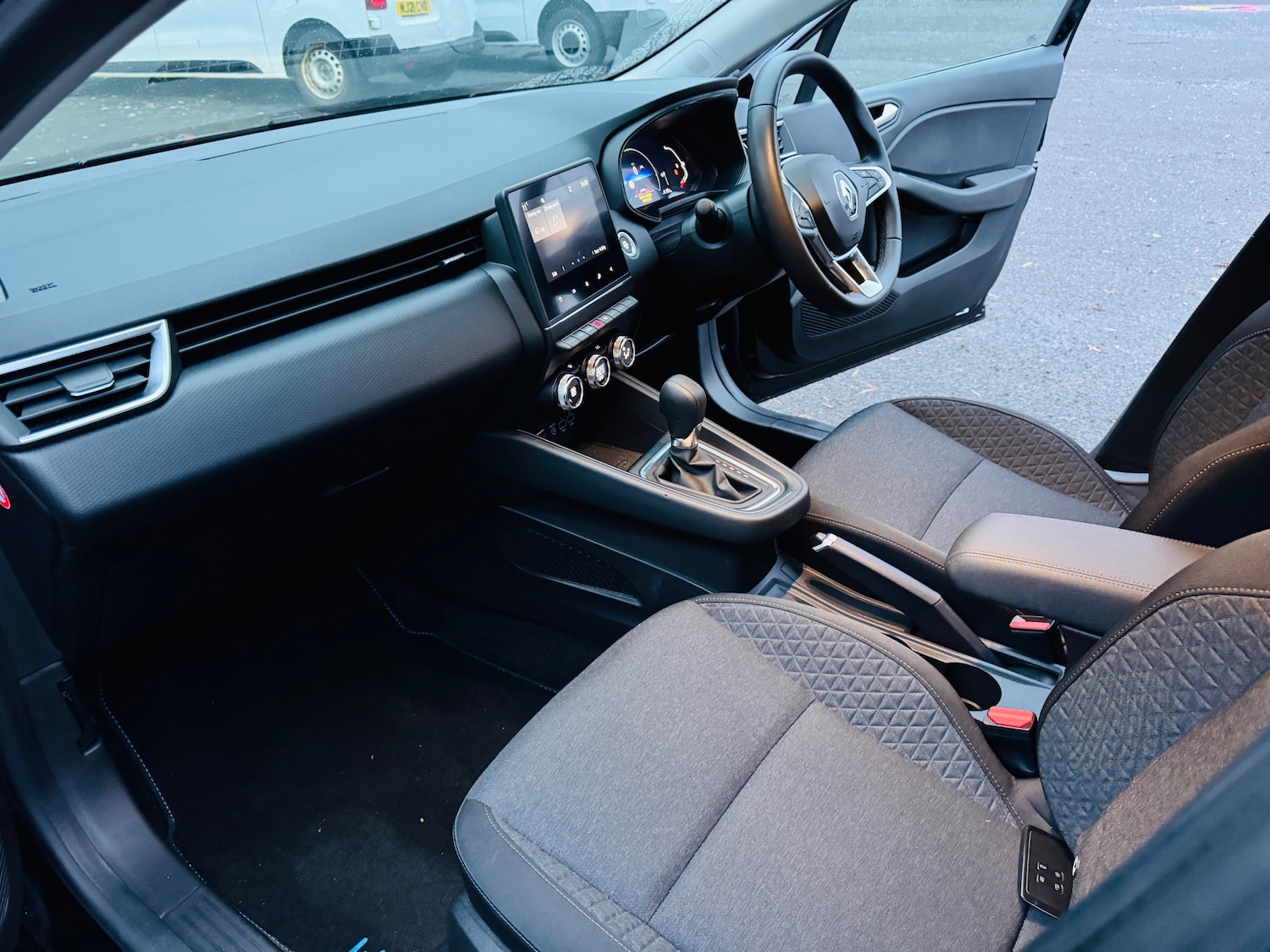 Used Renault Clio 2022 for sale - 77084302: Photo 5