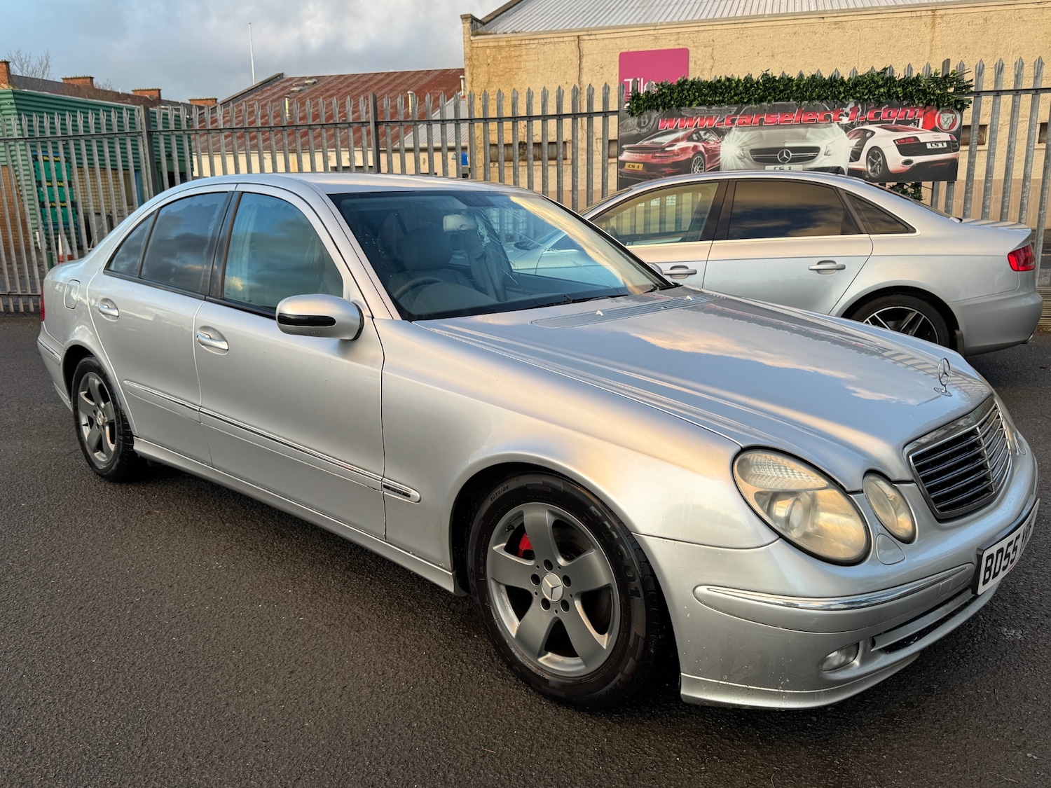 Used Mercedes-Benz E Class 2005 for sale - 76964300: Photo 3