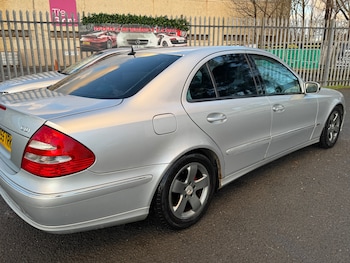 Used Mercedes-Benz E Class 2005 for sale - 76964300: Photo