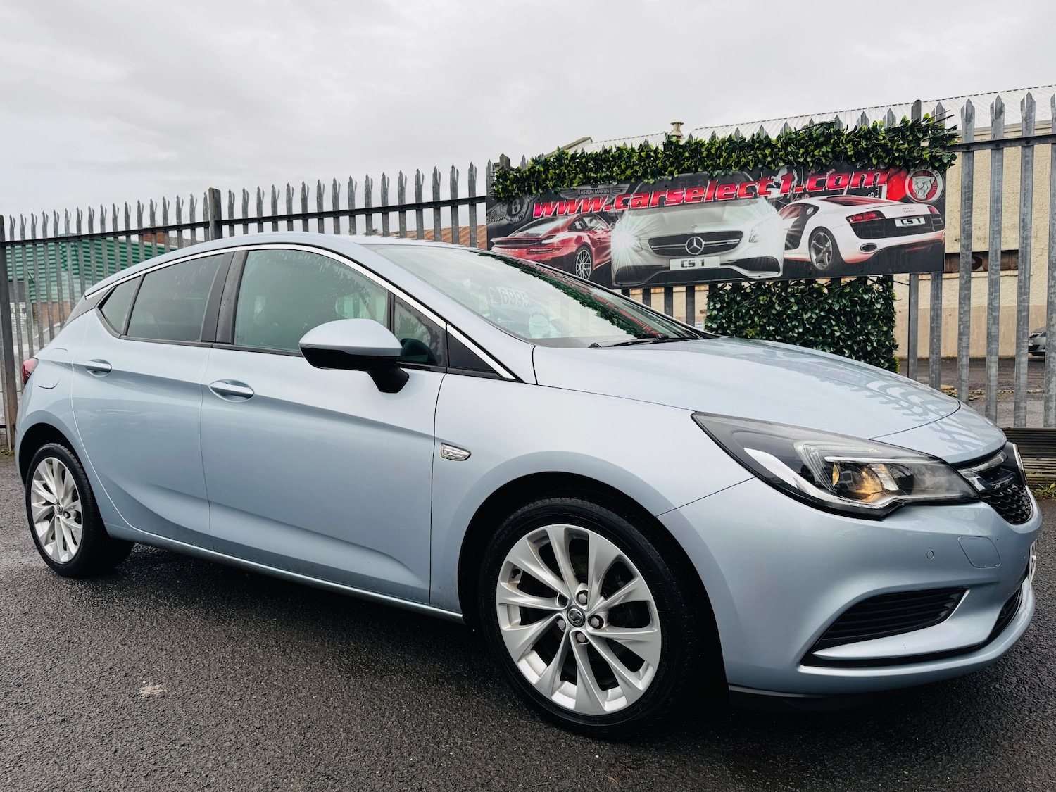 Used Vauxhall Astra 2017 for sale - 76786959: Photo 1