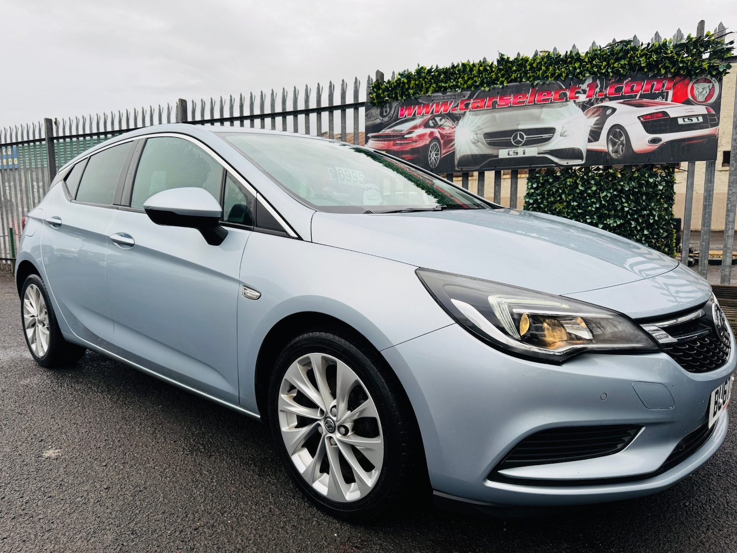 Used Vauxhall Astra 2017 for sale - 76786959: Photo 2
