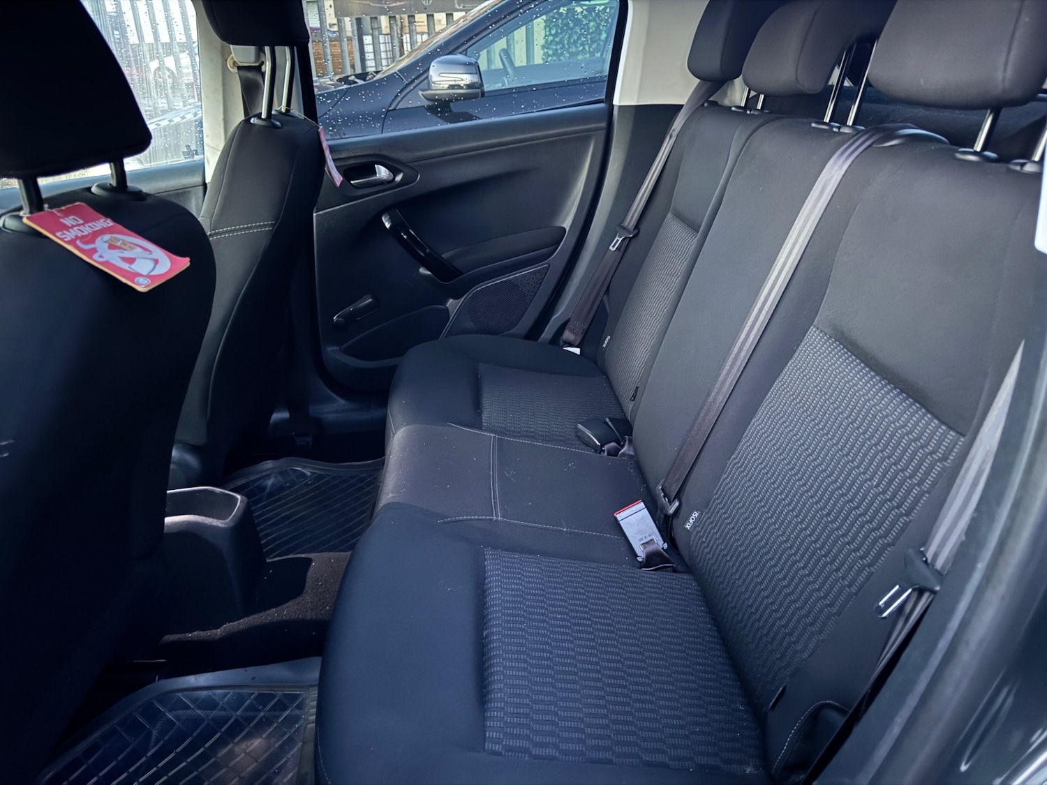 Used Peugeot 208 2015 for sale - 76931016: Photo 2