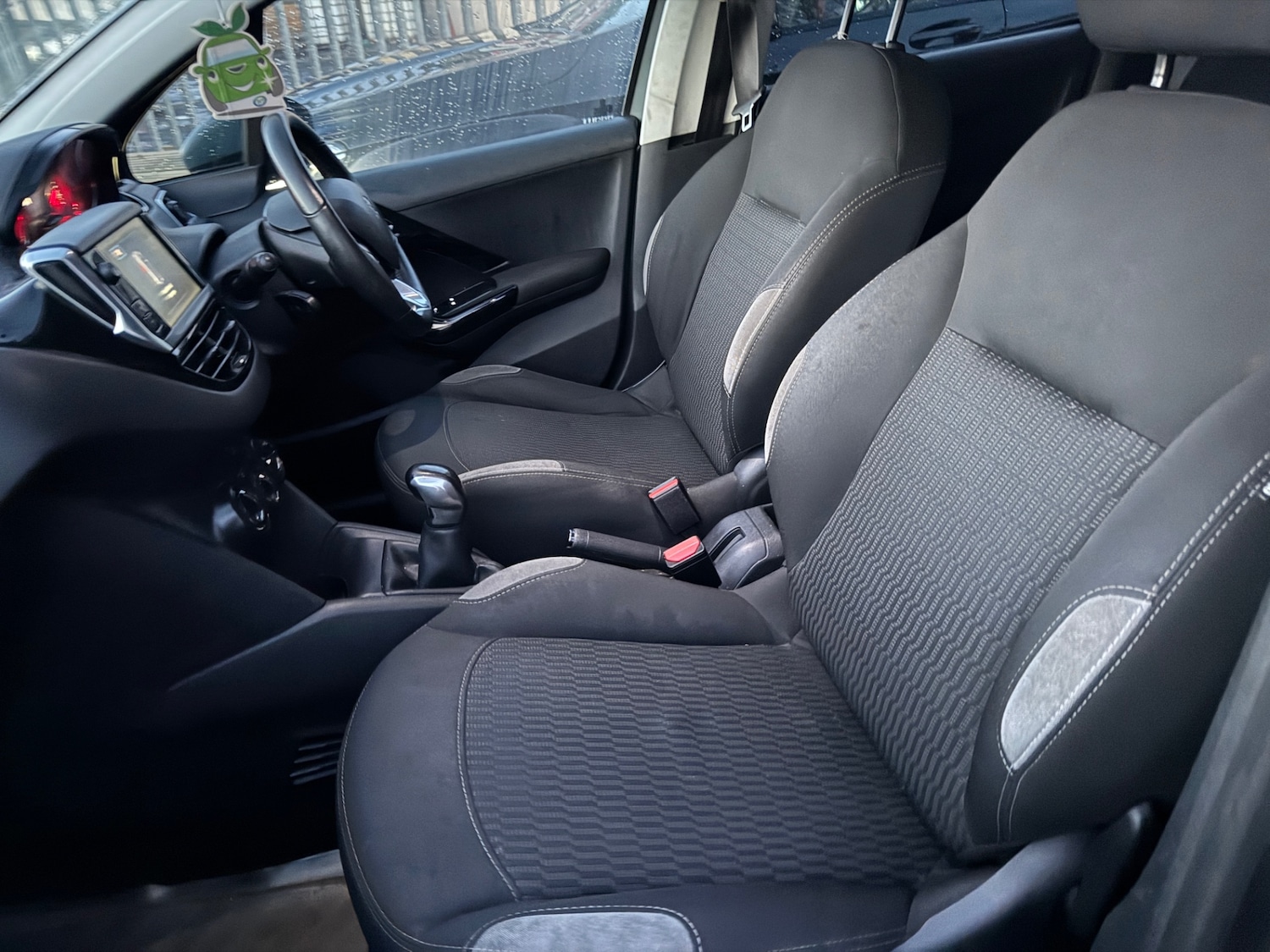 Used Peugeot 208 2015 for sale - 76931016: Photo 3