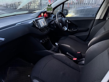 Used Peugeot 208 2015 for sale - 76931016: Photo