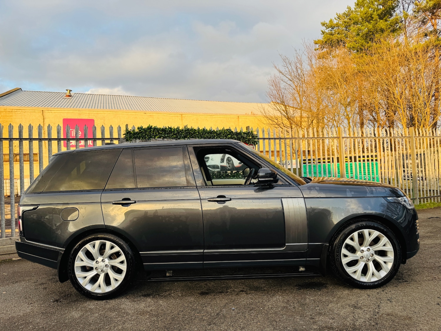 Used Land Rover Range Rover 2019 for sale - 77314406: Photo 2