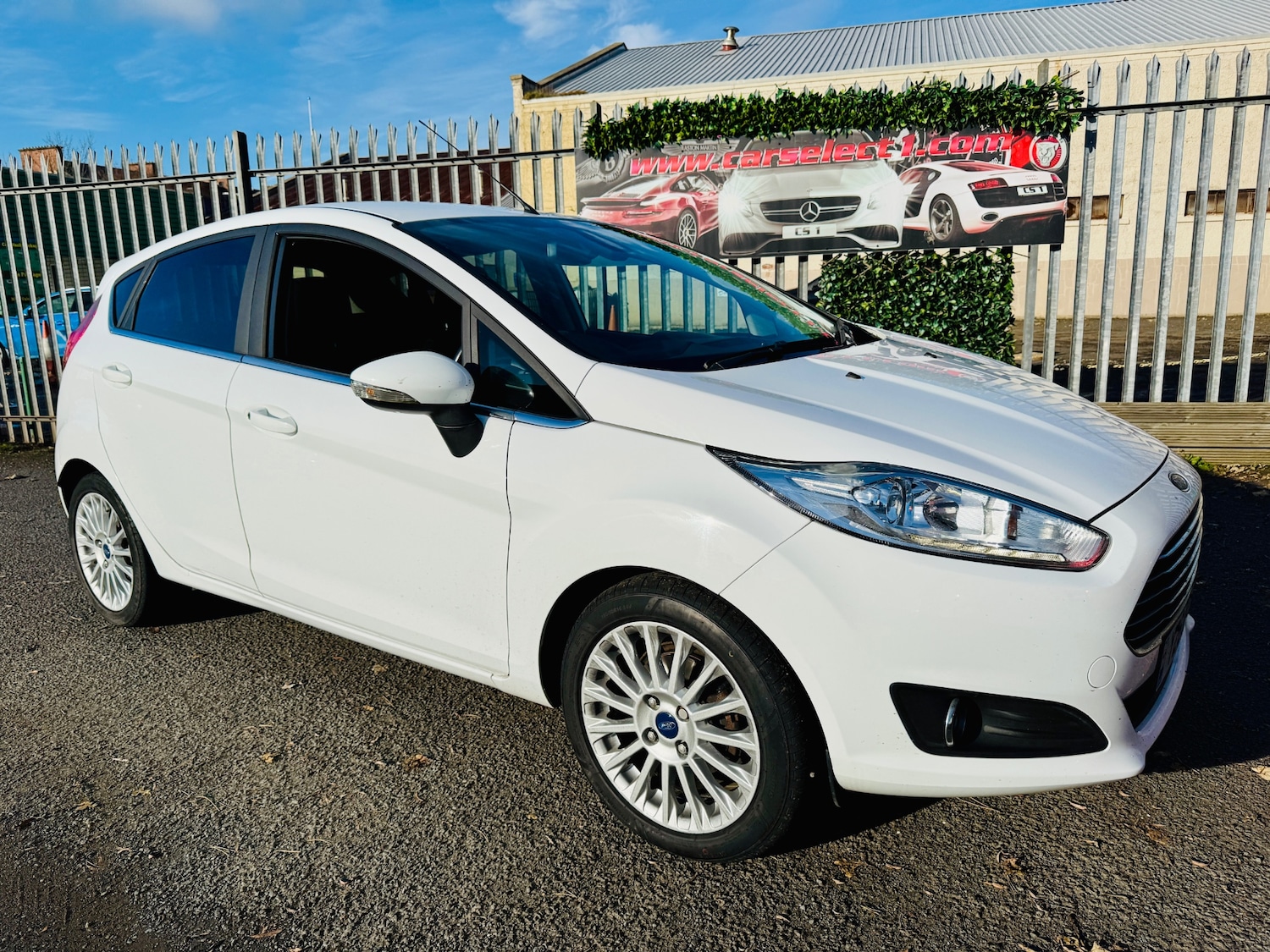 Used Ford Fiesta 2015 for sale - 76361659: Photo 1