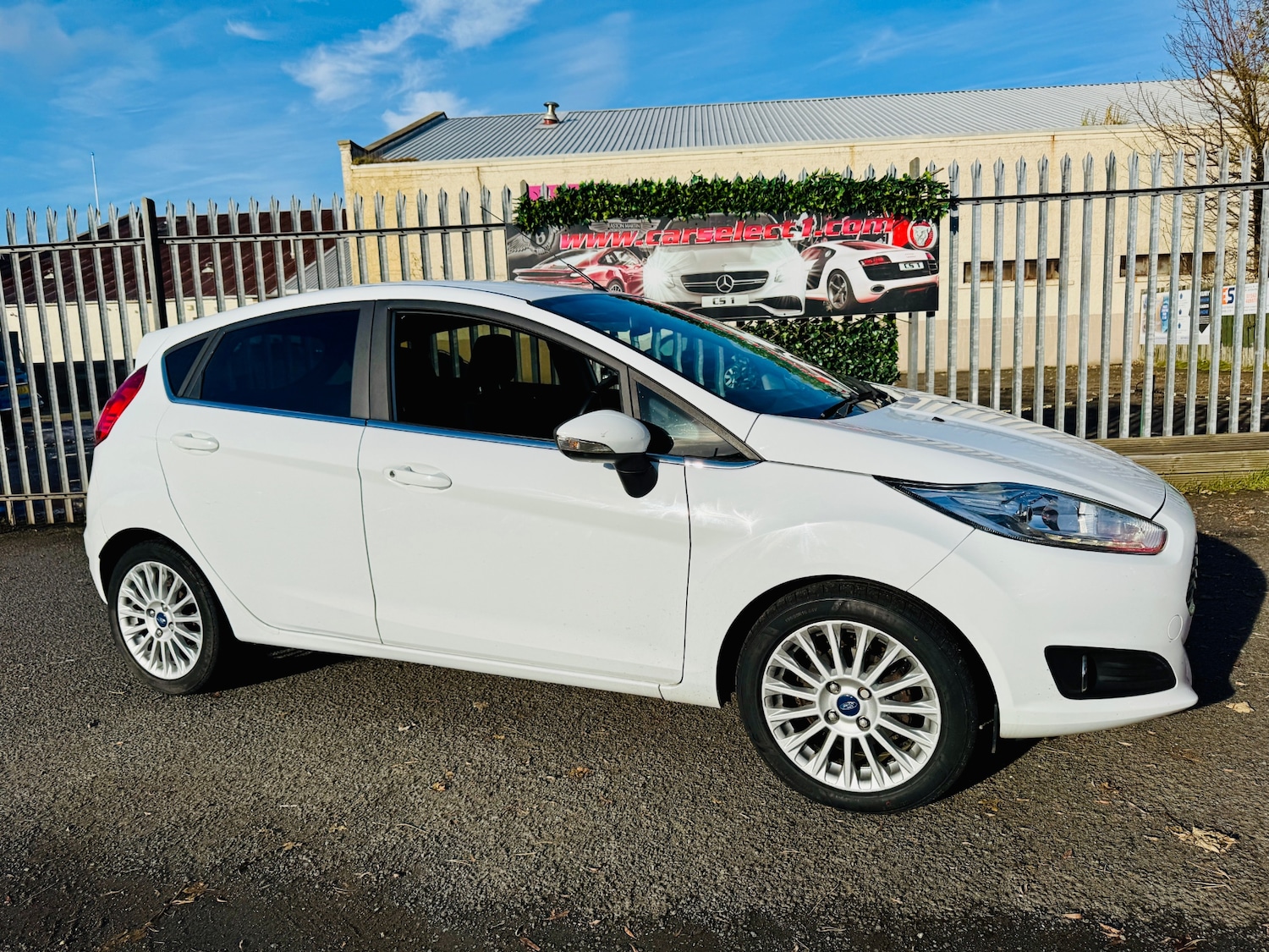 Used Ford Fiesta 2015 for sale - 76361659: Photo 2