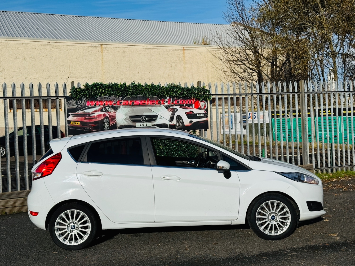 Used Ford Fiesta 2015 for sale - 76361659: Photo 3