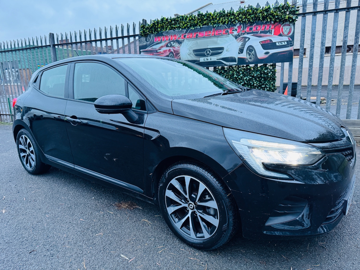 Used Renault Clio 2022 for sale - 76567857: Photo 1