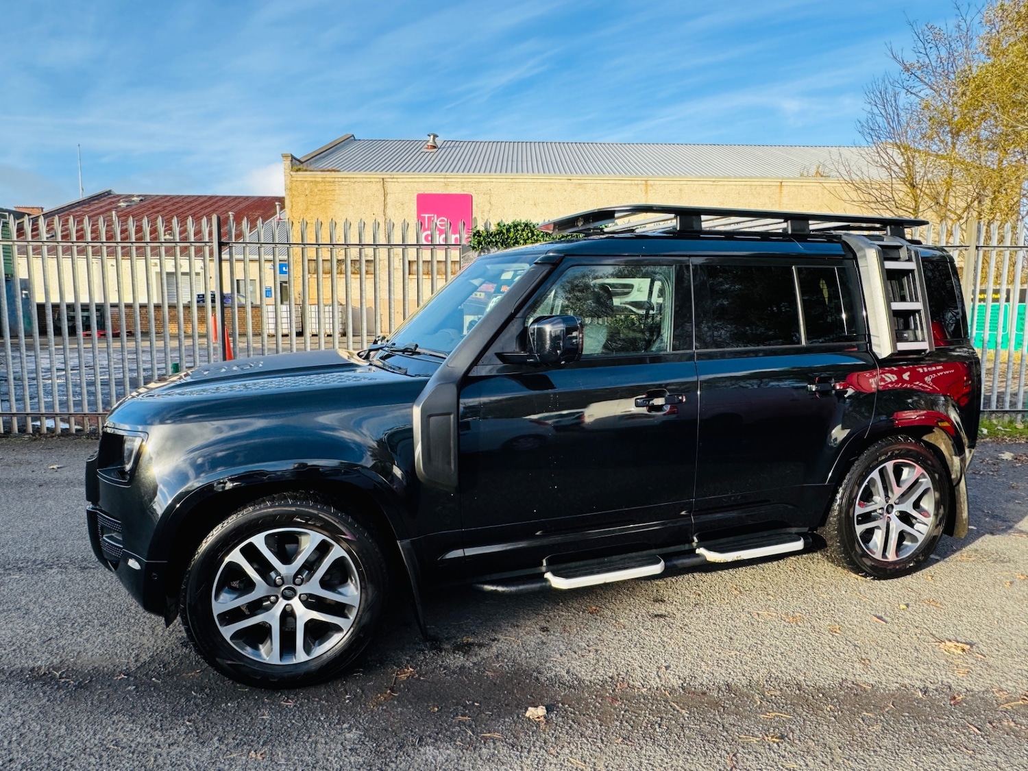 Used Land Rover Defender 2022 for sale - 76353398: Photo 2