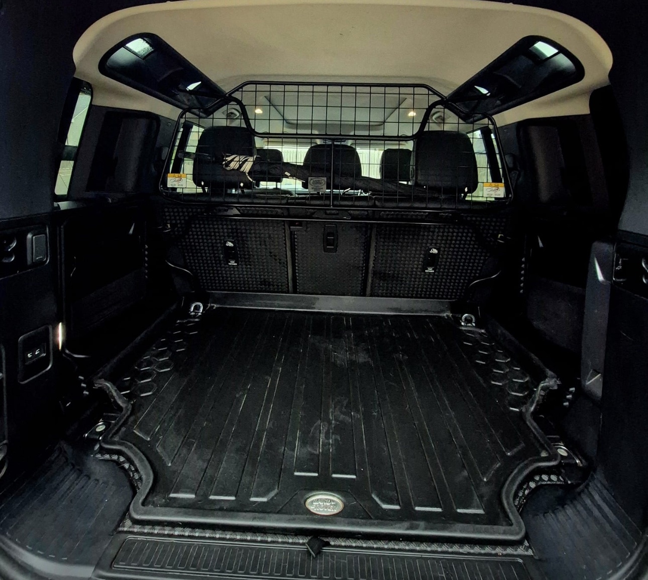 Used Land Rover Defender 2022 for sale - 76353398: Photo 6