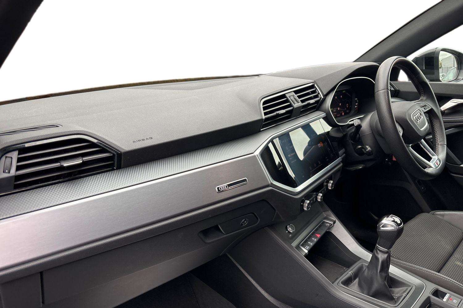 Used Audi Q3 2022 for sale - 76459970: Photo 2