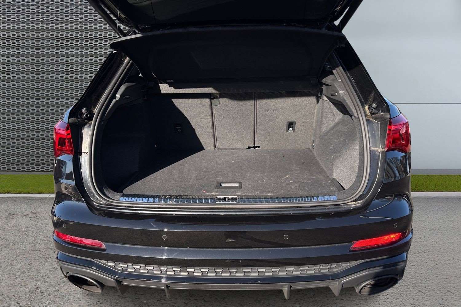 Used Audi RS Q3 2023 for sale - 77928409: Photo 13