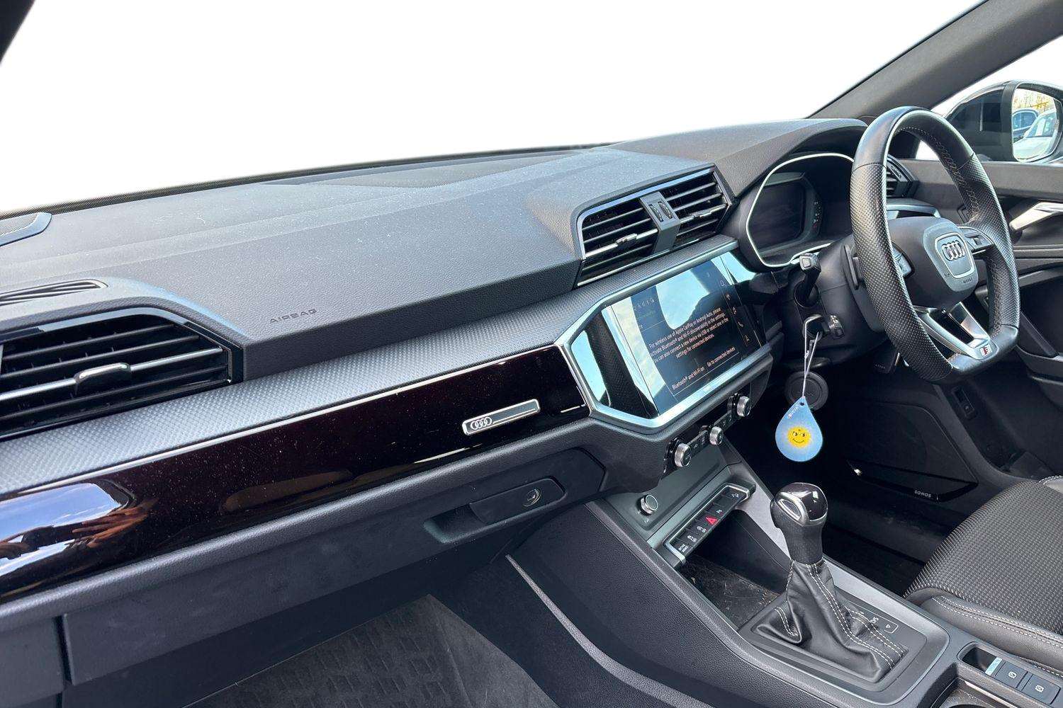 Used Audi Q3 2023 for sale - 77000298: Photo 2