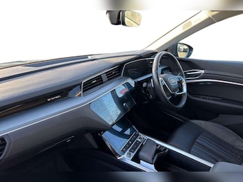 Used Audi Q8 2023 for sale - 77361292: Photo