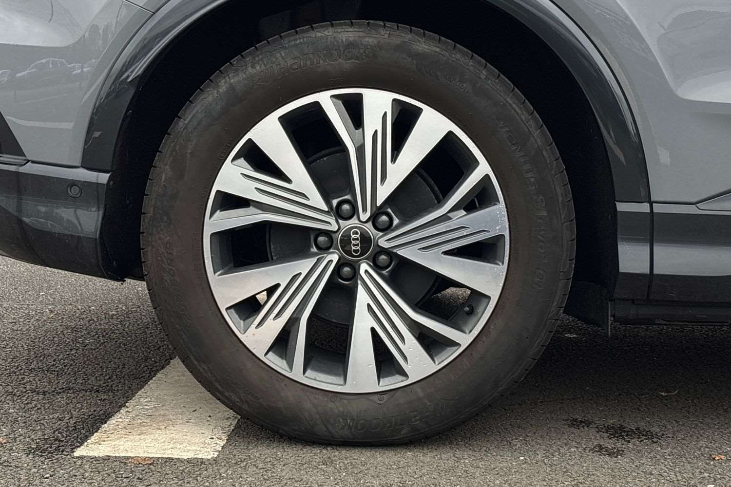 Used Audi Q4 e-tron 2025 for sale - 76298419: Photo 5