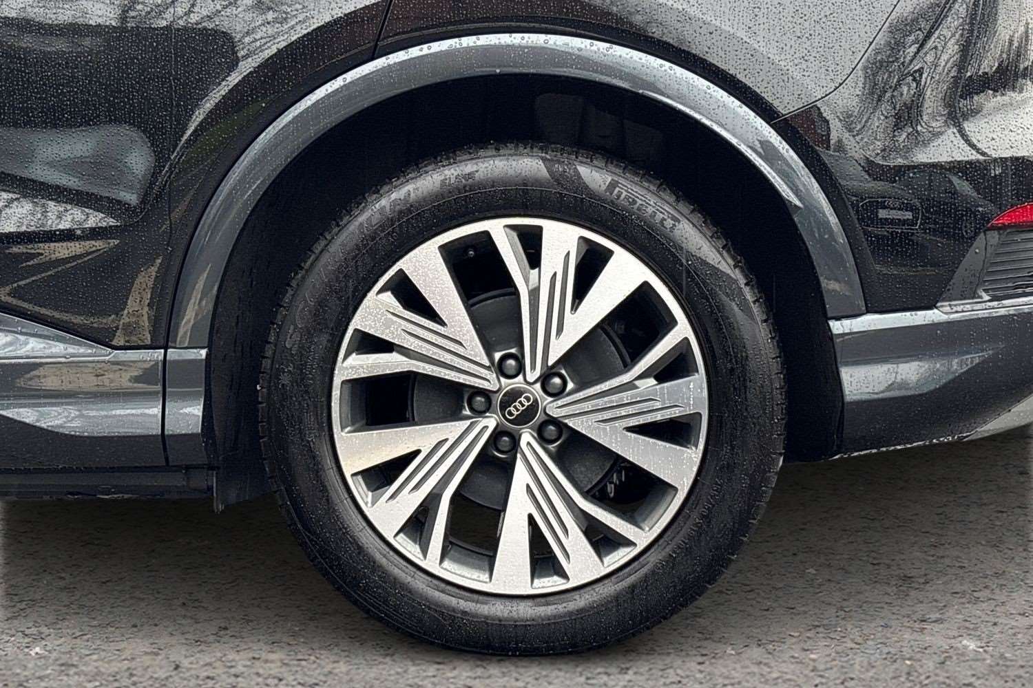 Used Audi Q4 e-tron 2025 for sale - 77361242: Photo 5