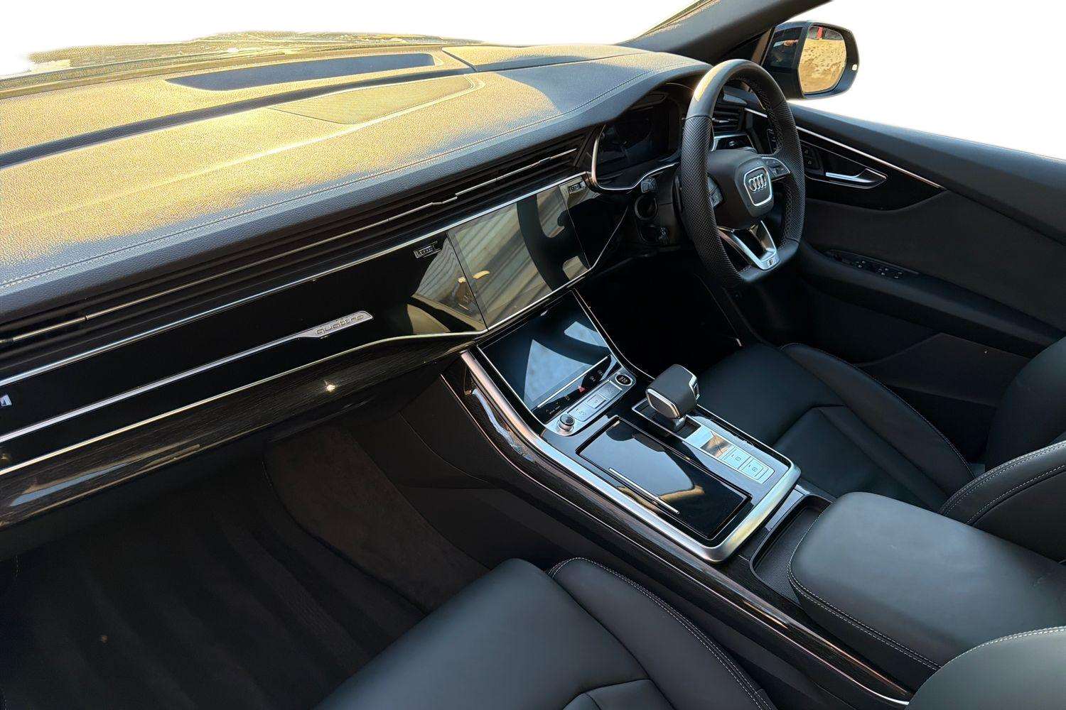 Used Audi Q8 for sale - 76761135: Photo 2