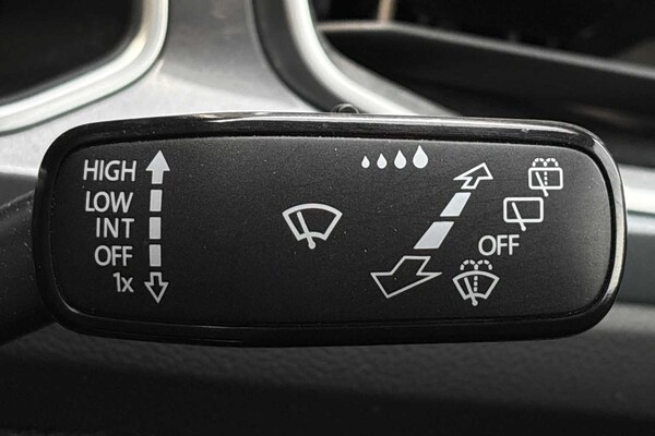 Used Volkswagen T-Roc 2023 for sale - 75523043: Photo 32