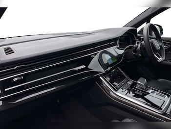 Used Audi Q7 2024 for sale - 77928657: Photo