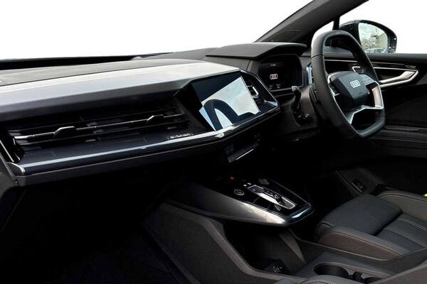 Used Audi Q4 e-tron 2024 for sale - 74716246: Photo 2