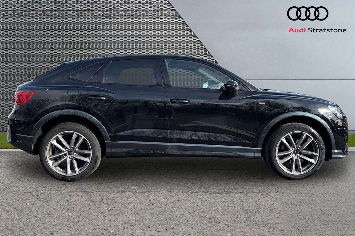 Used Audi Q3 2023 for sale - 77726665: Photo 4