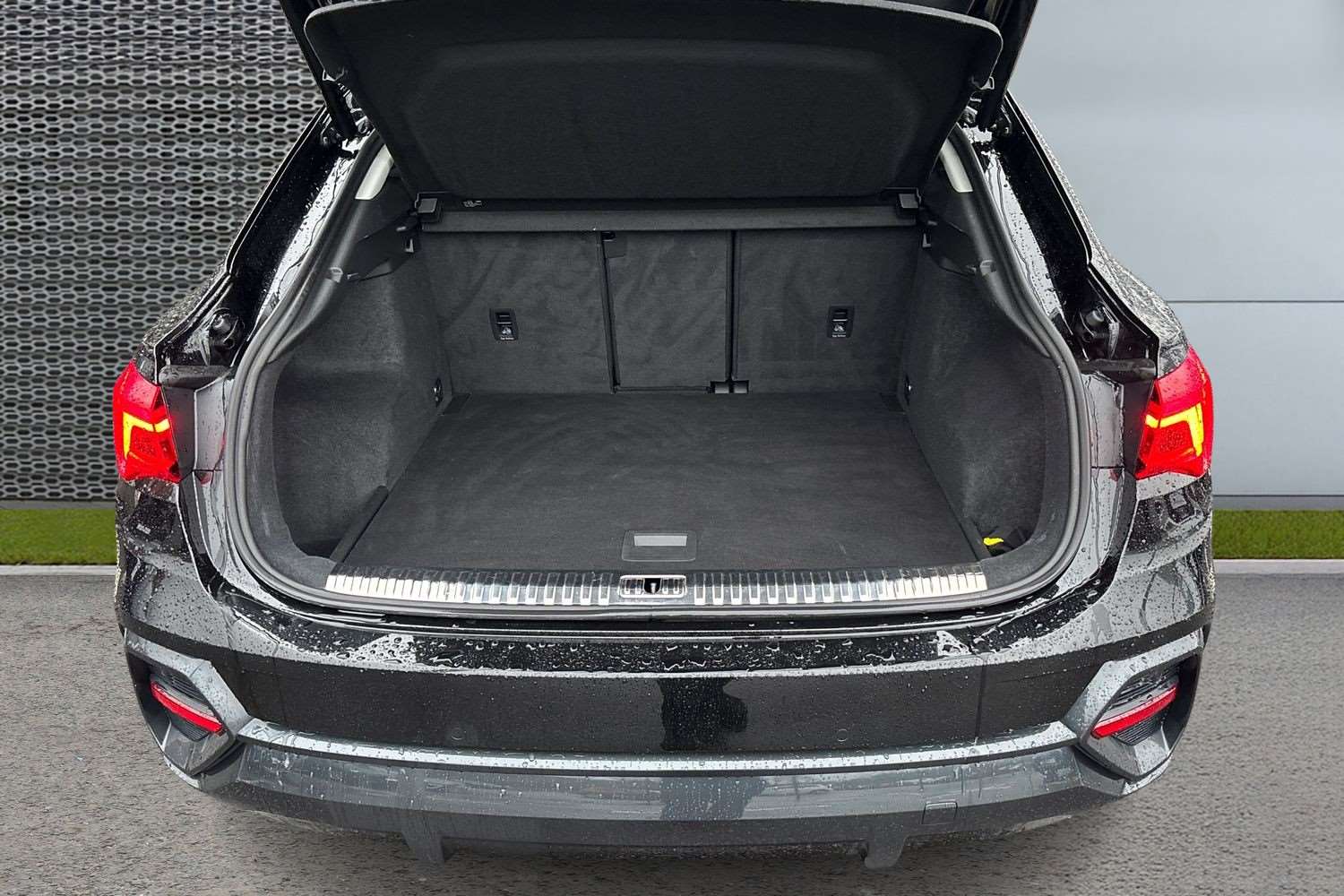 Used Audi Q3 2023 for sale - 76955208: Photo 13