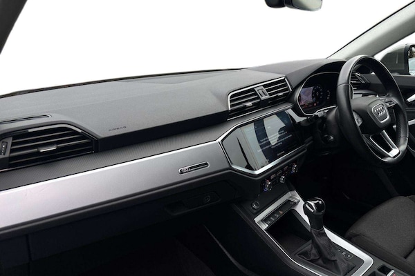 Used Audi Q3 2021 for sale - 76262510: Photo 2