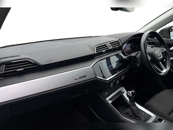 Used Audi Q3 2021 for sale - 76262510: Photo 2