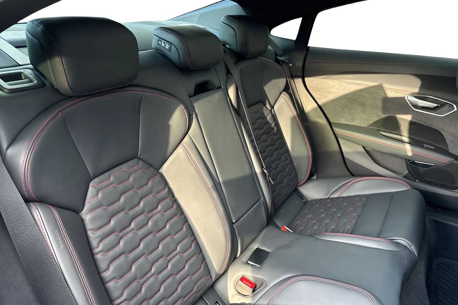 Used Audi e-tron GT 2024 for sale - 77648922: Photo 10