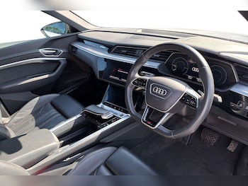 Used Audi e-tron 2023 for sale - 79002236: Photo