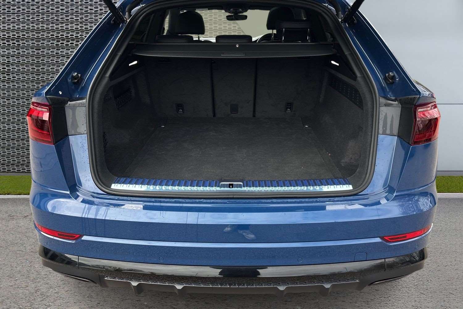 Used Audi Q8 2025 for sale - 78060146: Photo 13