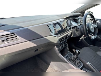 Used Volkswagen Polo 2020 for sale - 76230396: Photo 2