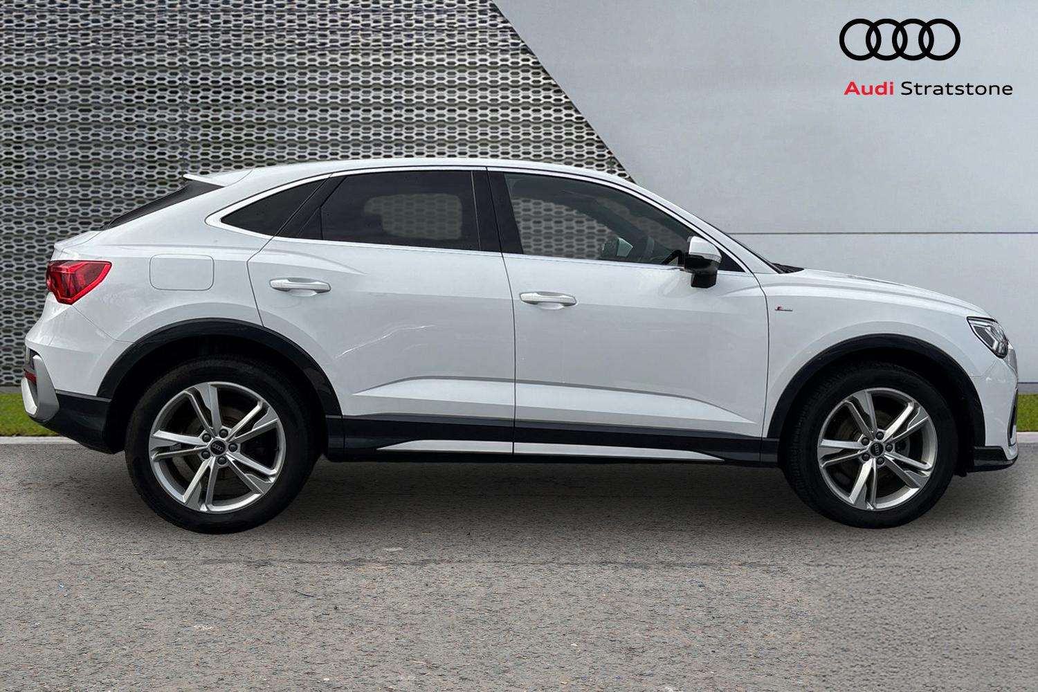Used Audi Q3 2024 for sale - 77996260: Photo 4