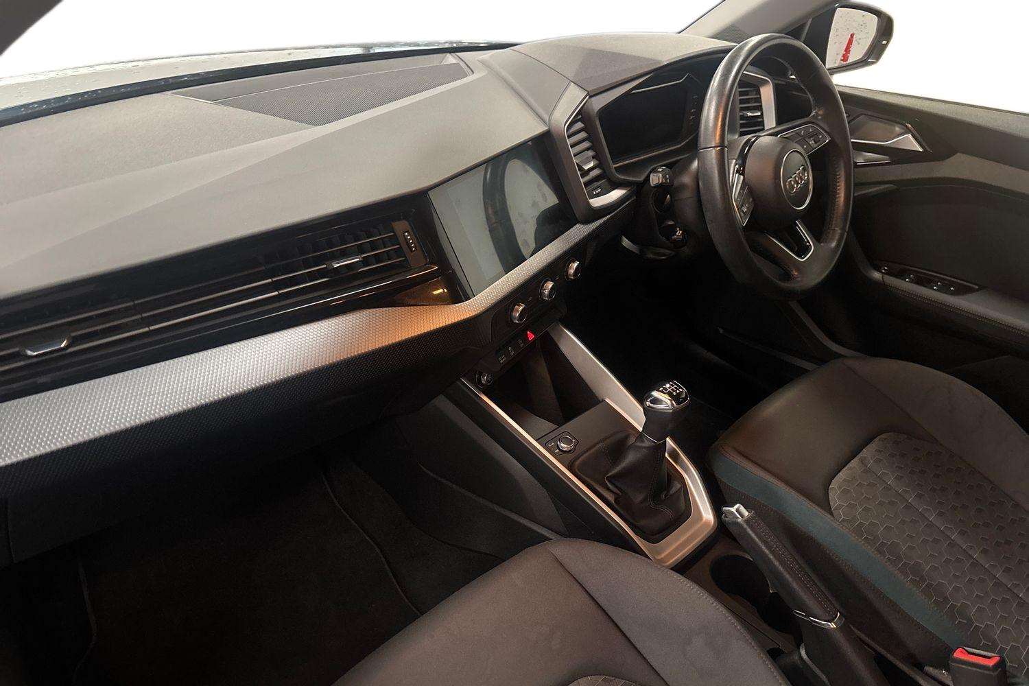 Used Audi A1 2018 for sale - 76176907: Photo 2