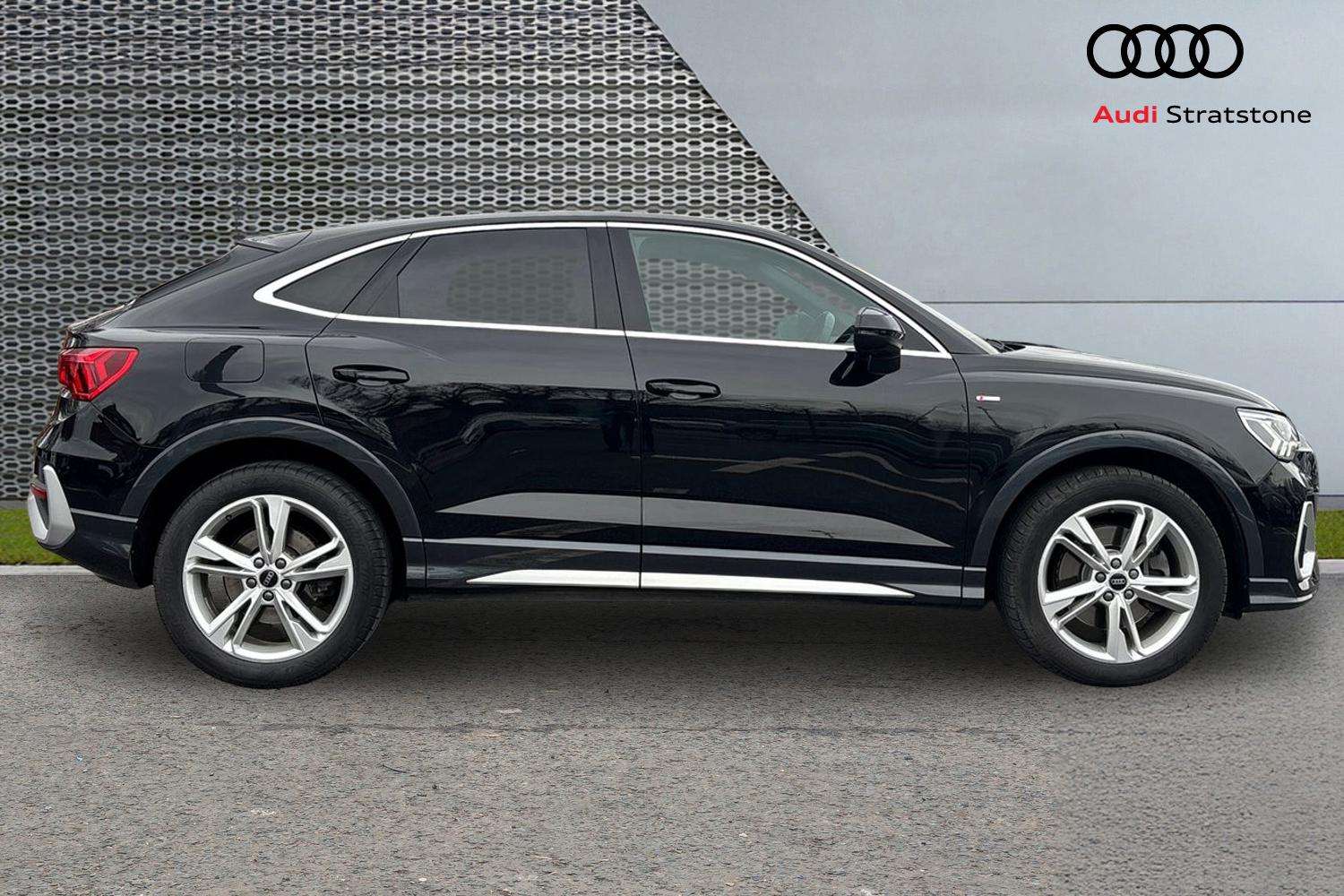 Used Audi Q3 2023 for sale - 77601379: Photo 4