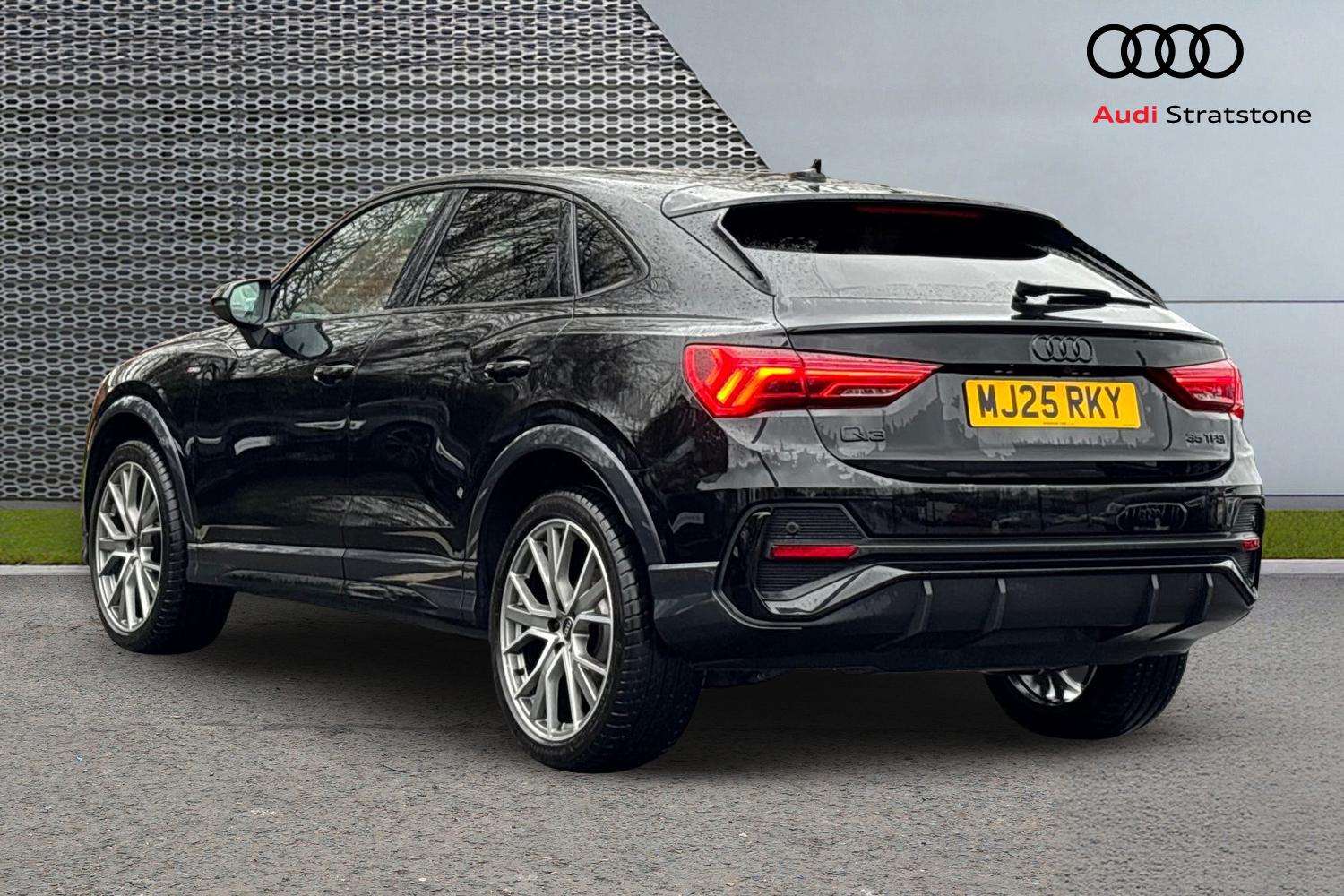 Used Audi Q3 2025 for sale - 76902434: Photo 3