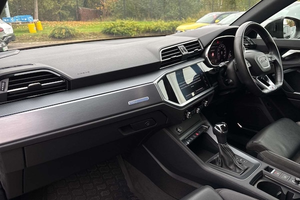 Used Audi Q3 2020 for sale - 76298409: Photo 2