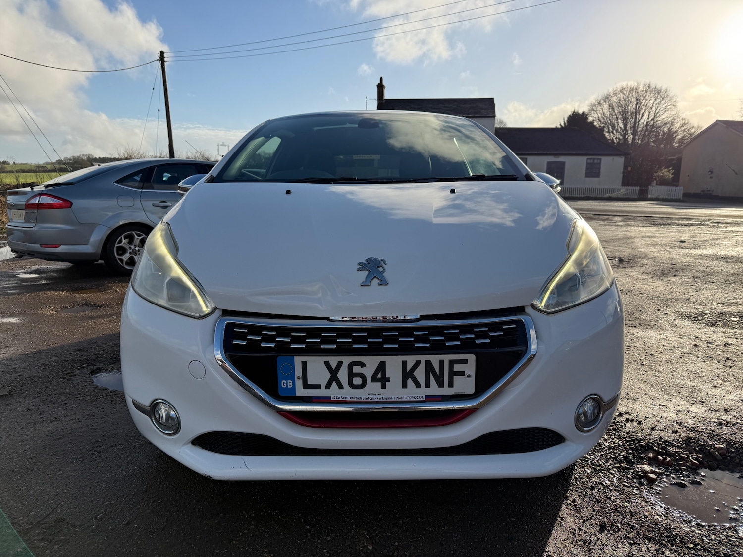 Used Peugeot 208 2014 for sale - 76911509: Photo 2
