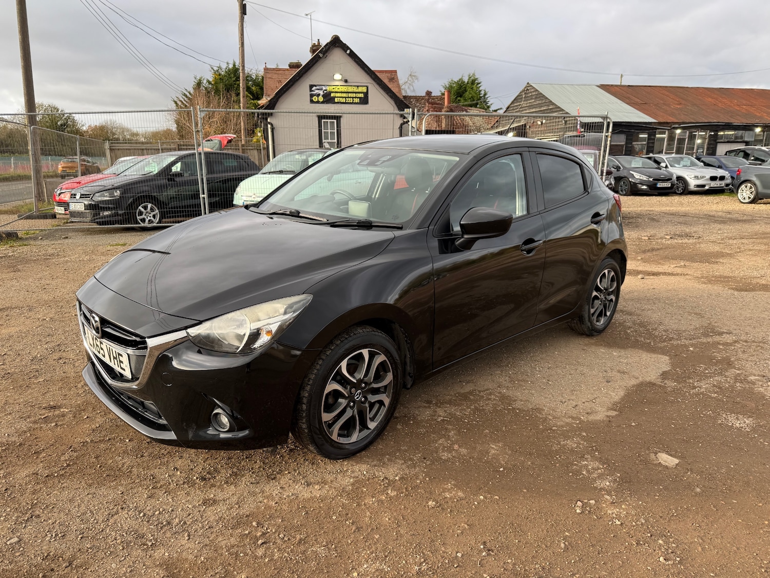 Used Mazda Mazda2 2015 for sale - 76497709: Photo 3