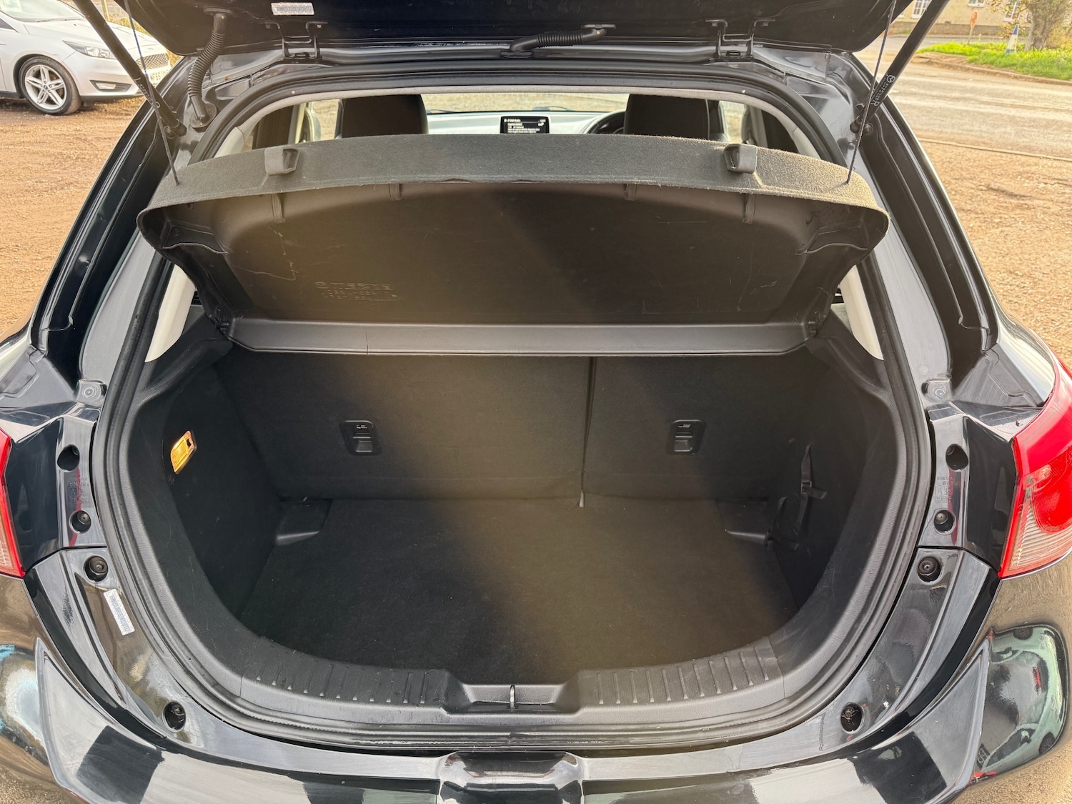 Used Mazda Mazda2 2015 for sale - 76497709: Photo 8