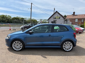 Used Volkswagen Polo 2015 for sale - 78515405: Photo